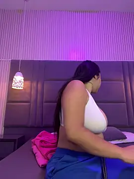 Snapshot of SofiaWildee chatting on 09.25.25 SofiaWildee online show from 09.25.25