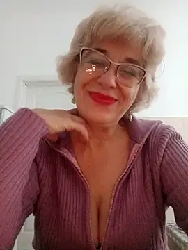 Snapshot of 52MiaLove02 chatting on 10.15.25 52MiaLove02 online show from 10.15.25