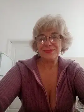 Snapshot of 52MiaLove02 chatting on 10.17.25 52MiaLove02 online show from 10.17.25