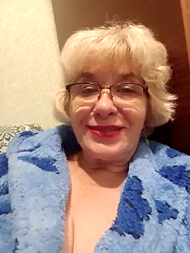 Snapshot of 52MiaLove02 chatting on 10.21.25 52MiaLove02 online show from 10.21.25