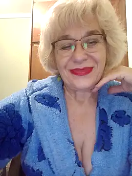 Snapshot of 52MiaLove02 chatting on 10.27.25 52MiaLove02 online show from 10.27.25