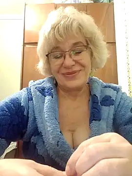 Snapshot of 52MiaLove02 chatting on 10.29.25 52MiaLove02 online show from 10.29.25