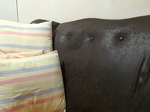 Snapshot of bustylaura4u chatting on 10.21.25 bustylaura4u online show from 10.21.25