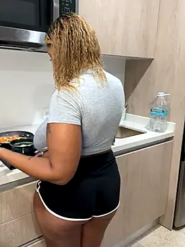 x deluLuz x online show from 10.16.25