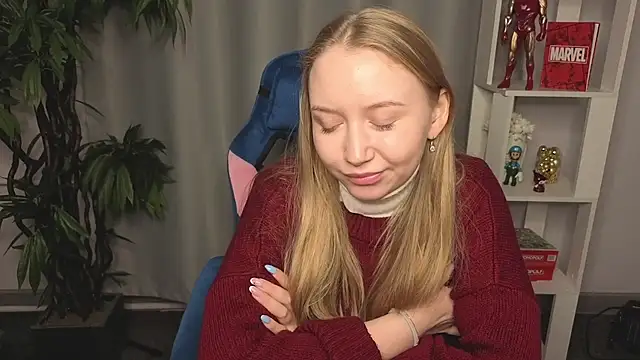 Snapshot of JulieGreen chatting on 11.02.25 JulieGreen online show from 11.02.25