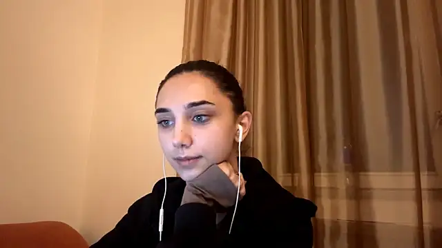 LinaMour online show from 10.05.25