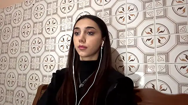 LinaMour online show from 11.06.25