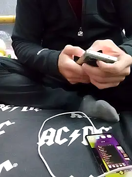 yazinyazin1 online show from 12.19.25