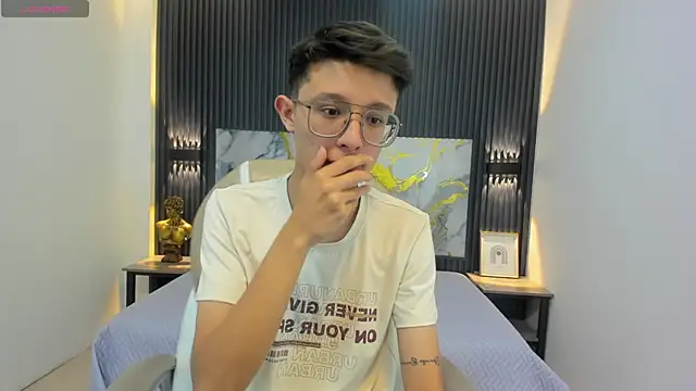 SantiagoRusso18 online show from 09.09.25