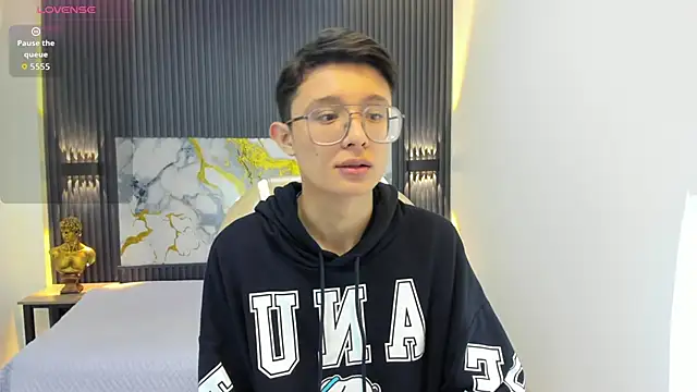 SantiagoRusso18 online show from 09.21.25