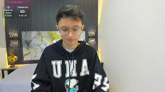 SantiagoRusso18 online show from 09.24.25