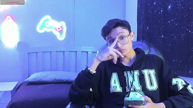 SantiagoRusso18 online show from 10.02.25