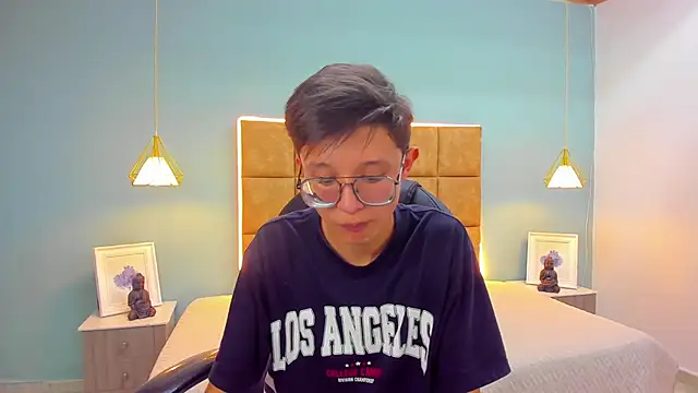 SantiagoRusso18 online show from 10.14.25