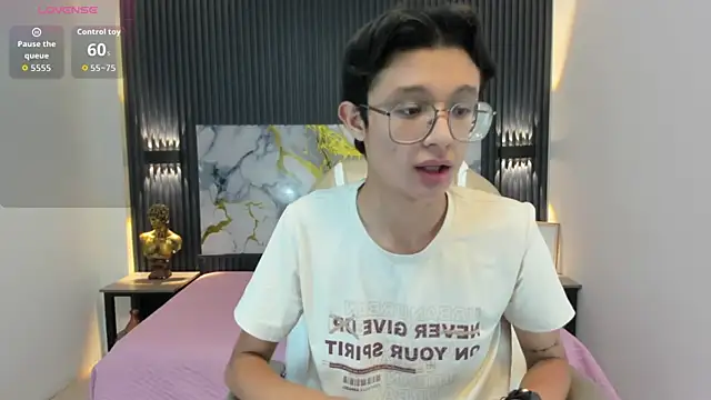 SantiagoRusso18 online show from 11.11.25