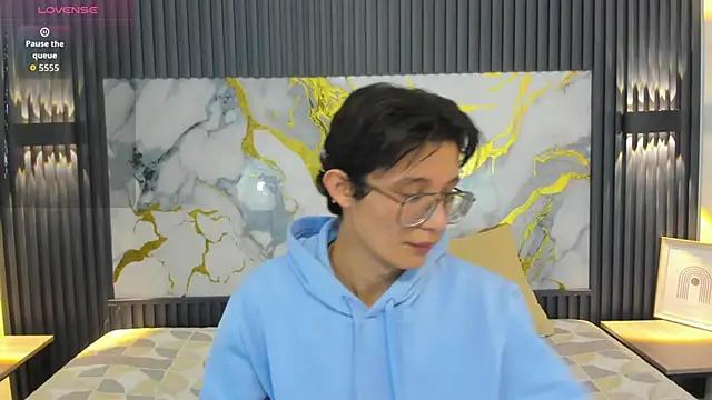 SantiagoRusso18 online show from 12.05.25