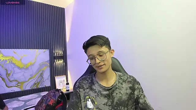 SantiagoRusso18 online show from 02.19.26