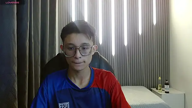 SantiagoRusso18 online show from 02.20.26