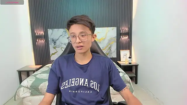 SantiagoRusso18 online show from 02.23.26