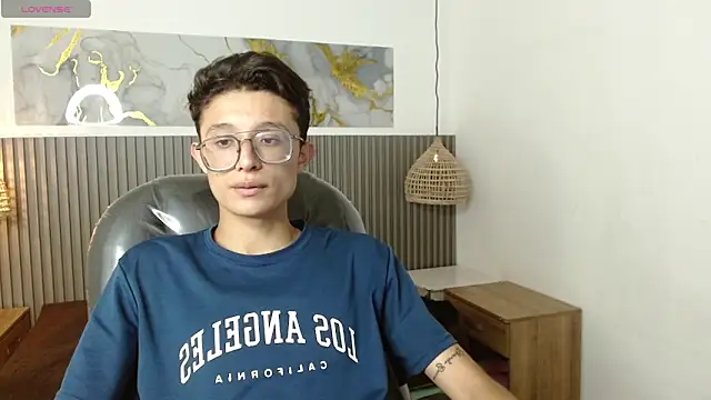 SantiagoRusso18 online show from 03.04.26