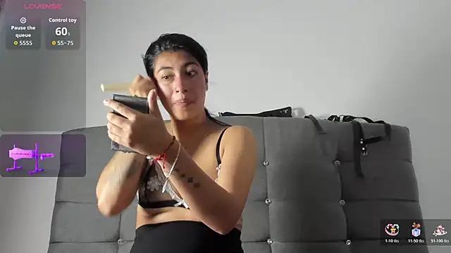 Snapshot of Dalilasub_AH chatting on 10.17.25 Dalilasub AH online show from 10.17.25