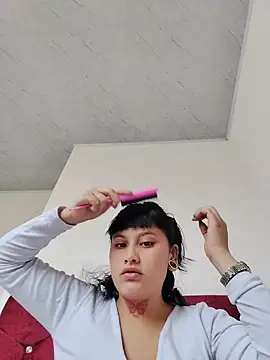 Eva Clark01 online show from 12.17.25