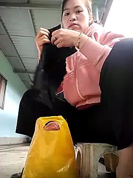 Snapshot of tuyetnhi-00 chatting on 10.02.25 tuyetnhi-00 online show from 10.02.25