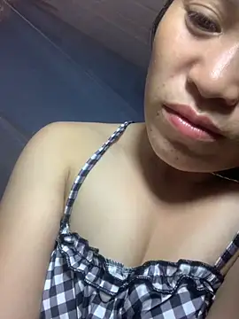 Snapshot of tuyetnhi-00 chatting on 10.15.25 tuyetnhi-00 online show from 10.15.25