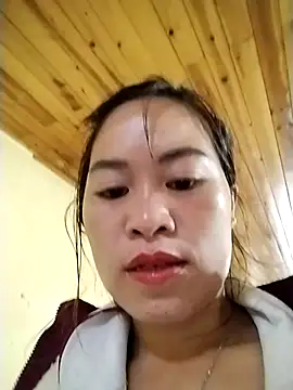 Snapshot of tuyetnhi-00 chatting on 10.28.25 tuyetnhi-00 online show from 10.28.25