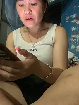 Snapshot of tuyetnhi-00 chatting on 10.31.25 tuyetnhi-00 online show from 10.31.25