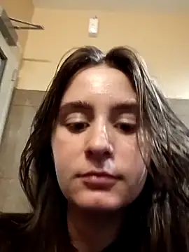 Snapshot of freakylittlebitch69 chatting on 09.17.25 freakylittlebitch69 online show from 09.17.25