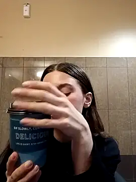 Snapshot of freakylittlebitch69 chatting on 09.18.25 freakylittlebitch69 online show from 09.18.25