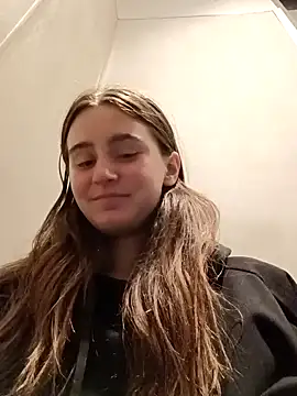 Snapshot of freakylittlebitch69 chatting on 09.19.25 freakylittlebitch69 online show from 09.19.25