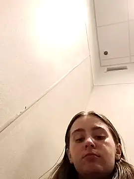 Snapshot of freakylittlebitch69 chatting on 09.20.25 freakylittlebitch69 online show from 09.20.25