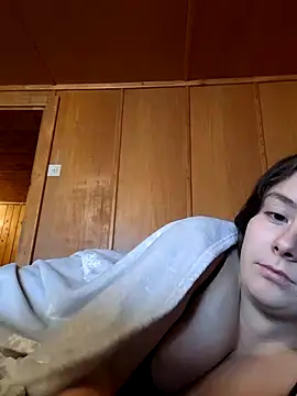 YoungLiisaxx online show from 10.17.25