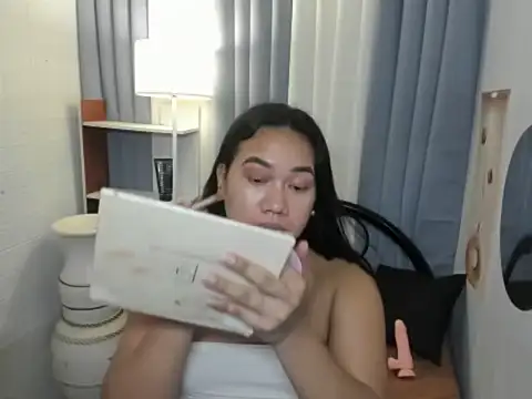 TsUncutKaren online show from 11.25.25