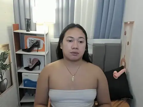 TsUncutKaren online show from 12.15.25