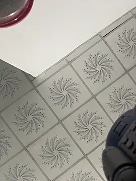 Snapshot of Tiffany-yy chatting on 10.05.25 Tiffany-yy online show from 10.05.25