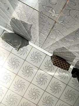 Snapshot of Tiffany-yy chatting on 10.17.25 Tiffany-yy online show from 10.17.25