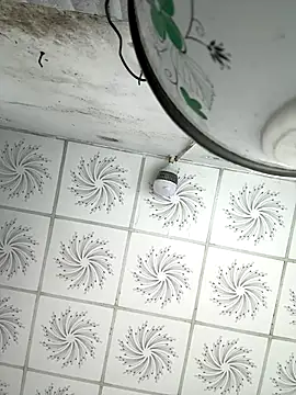 Snapshot of Tiffany-yy chatting on 10.22.25 Tiffany-yy online show from 10.22.25