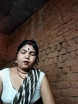 Snapshot of Priya_tyagi chatting on 10.11.25 Priya tyagi online show from 10.11.25