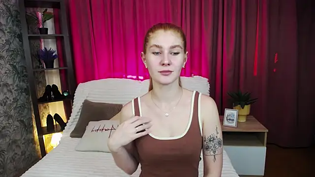 JuliaPowers  online show from 09.15.25