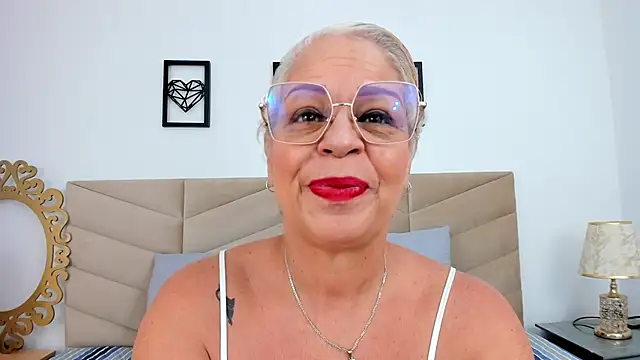 Snapshot of _LucyMilf chatting on 09.09.25 LucyMilf online show from 09.09.25