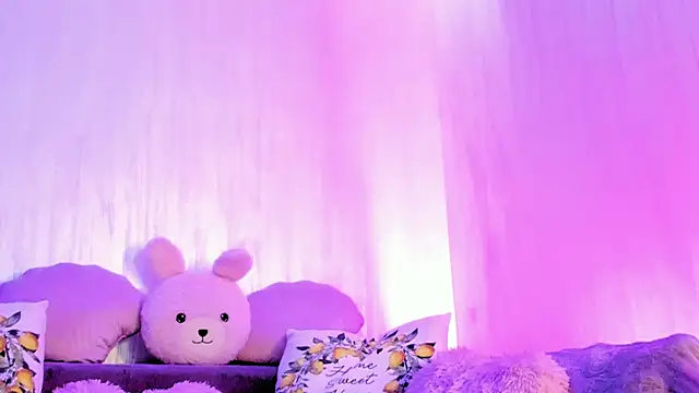 Snapshot of RileyNox chatting on 10.07.25 RileyNox online show from 10.07.25