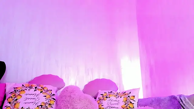 Snapshot of RileyNox chatting on 10.08.25 RileyNox online show from 10.08.25