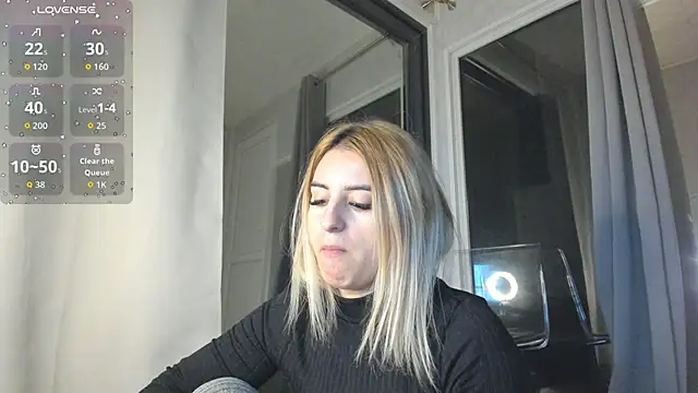 Ella Vee online show from 11.13.25