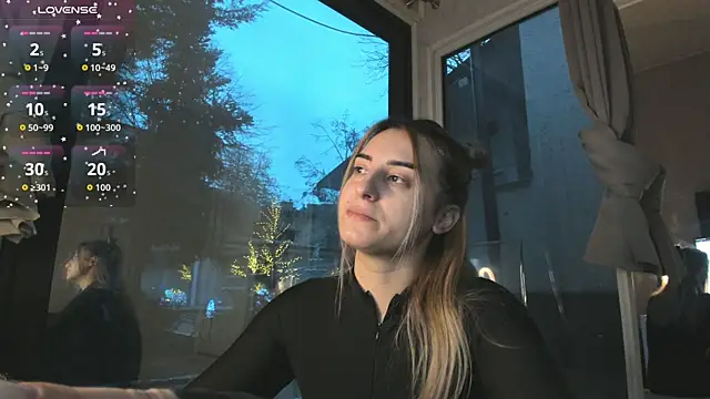 Ella Vee online show from 12.05.25