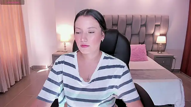 nylaa rose online show from 10.04.25