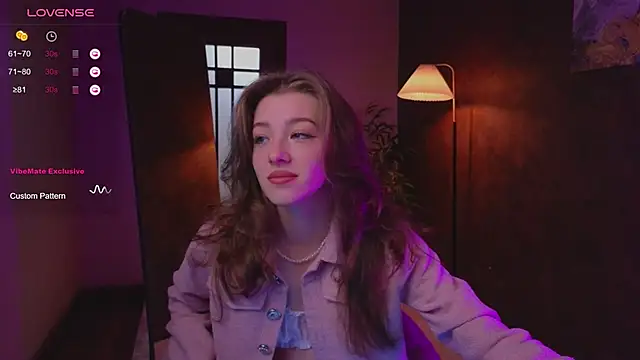 Snapshot of AstraMist chatting on 09.11.25 AstraMist online show from 09.11.25