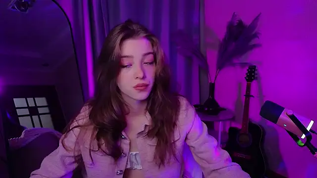 Snapshot of AstraMist chatting on 09.22.25 AstraMist online show from 09.22.25