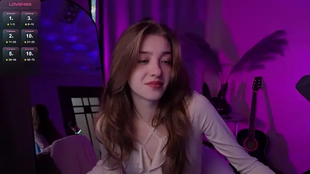 Snapshot of AstraMist chatting on 10.07.25 AstraMist online show from 10.07.25